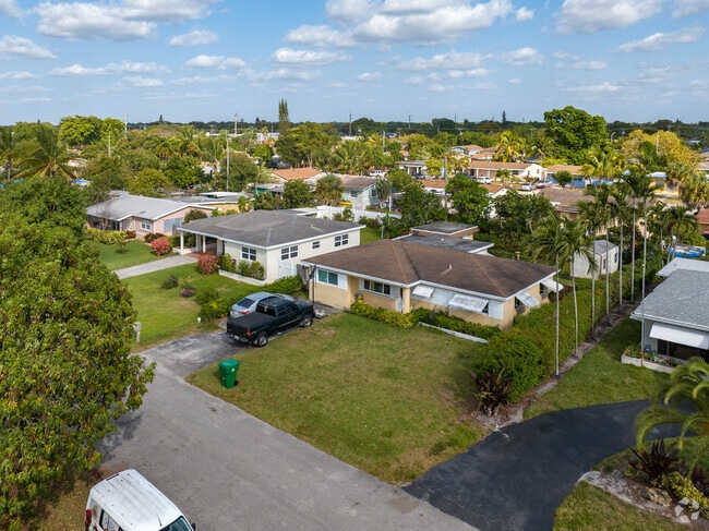 Welwyn Manor homes feature spacious front yards and private driveways.