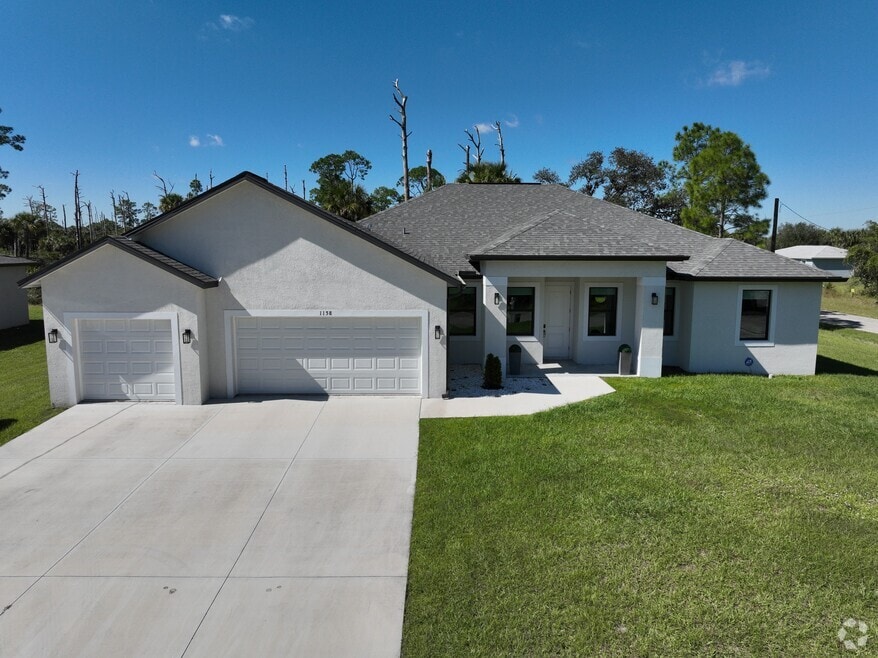 1158 E Benbow Cir, Labelle, FL 33935 - photo 2