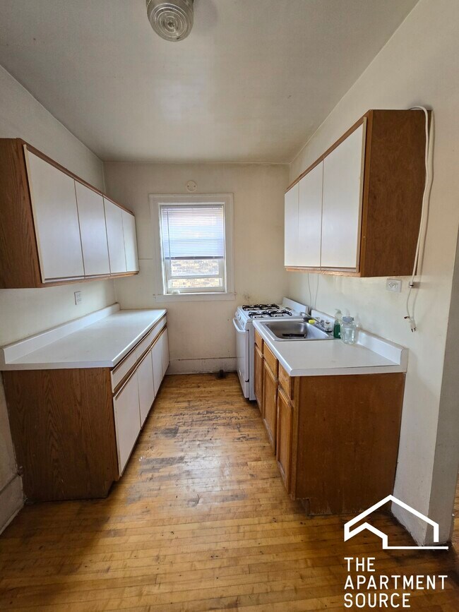 1368 W Estes Ave unit 1N, Chicago, IL 60626 - photo 3