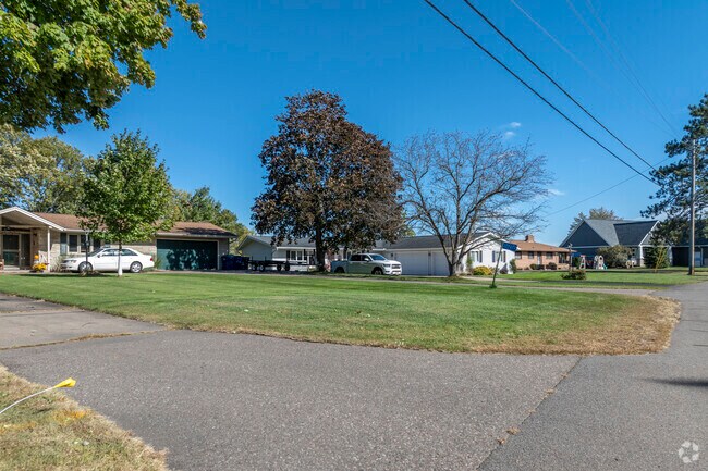 Rib Mountain also has waterfront homes for the people who prefer private boat slips.