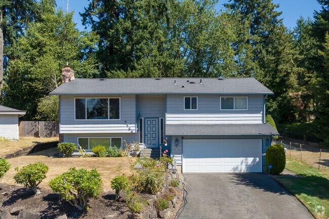 Split-level homes in Gateway reflect the neighborhood’s tramquil character.