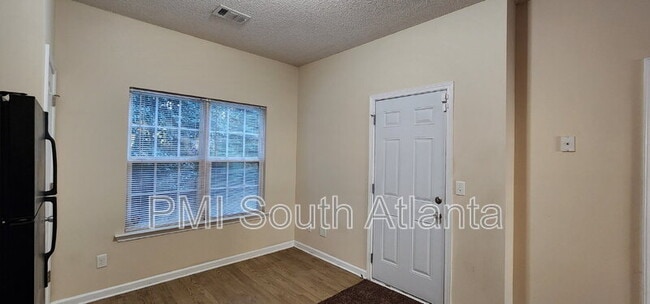 6864 Mountain Cir, Riverdale, GA 30274 - photo 7