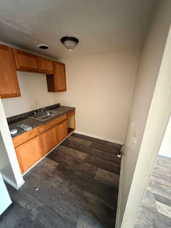 13540 Superior Rd unit 203, East Cleveland, OH 44112 - photo 3