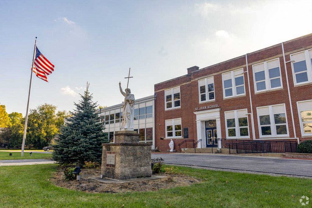 St Johns School provides education in the neighborhood of 
Ashtabula County.