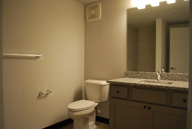 Discounted Rent for the Month of November - Immediate Move In!, Des Moines, IA 50311 - photo 7
