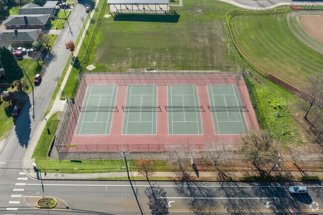 Rowe Middle School on SE Lake Rd in Portland has several tennis courts for student use.