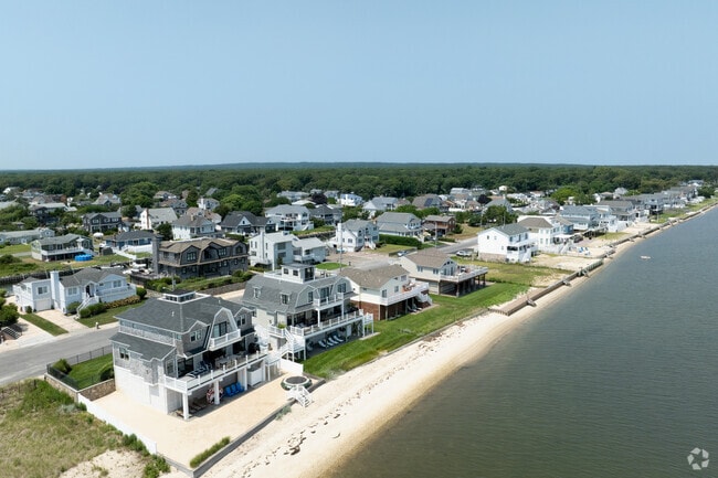 Luxury waterfront homes in East Quogue offer privacy and premium bay access.