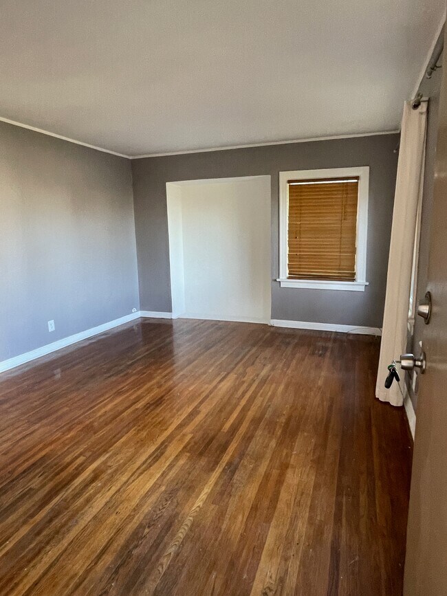 2003 3/4 Argyle Ave unit 3 34, Los Angeles, CA 90068 - photo 7