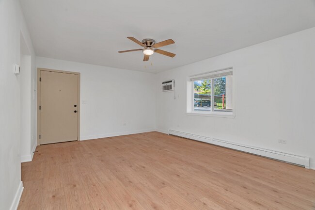 515 Pasadena Ave unit 1S, Crest Hill, IL 60403 - photo 6