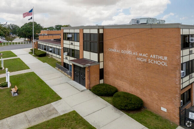 Gen. Douglas MacArthur Senior High School in Levittown has 1,270 students with a ratio of 12:1.