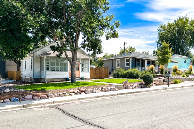 Covered porches are common in the Craig-Gould Neighborhood.
