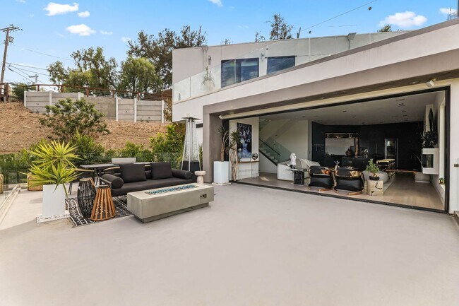 5170 Medina Rd, Woodland Hills, CA 91364 - photo 4