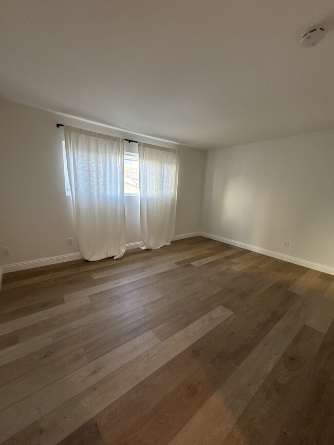 Room available for rent (facing north side of condo)
