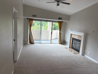 7287 Camino Degrazia Unit 10, San Diego, CA 92111