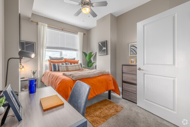 2BR, 2BA - 828SF - Bedroom