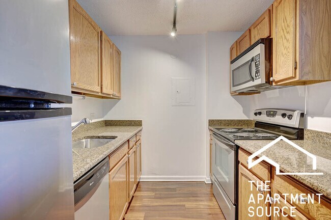 100 W Chestnut St unit 702, Chicago, IL 60610 - photo 6