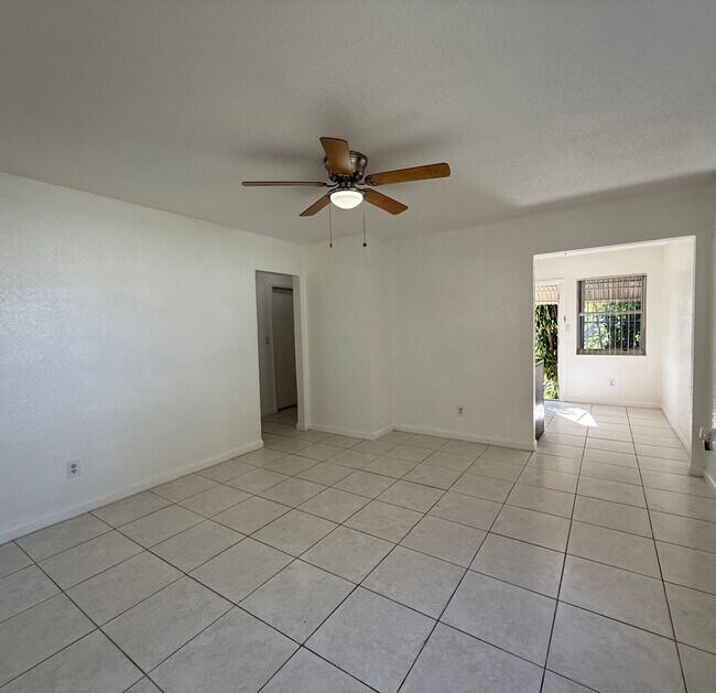2515 Mckinley St unit Rear, Hollywood, FL 33020 - photo 4