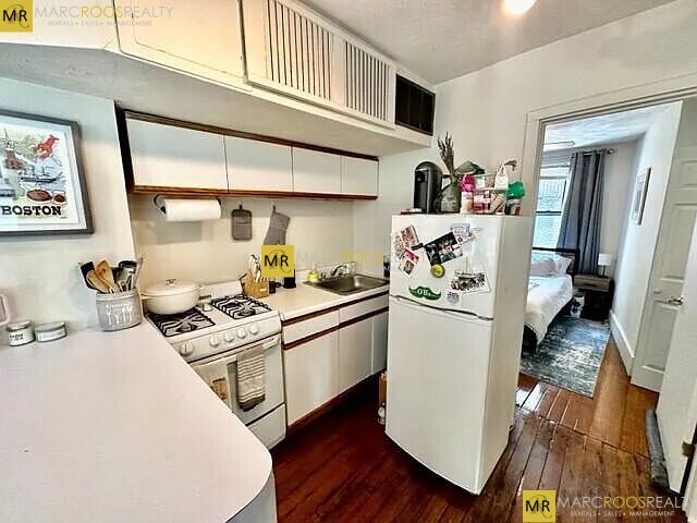 13 Charter St unit 4F, Boston, MA 02113 - photo 4