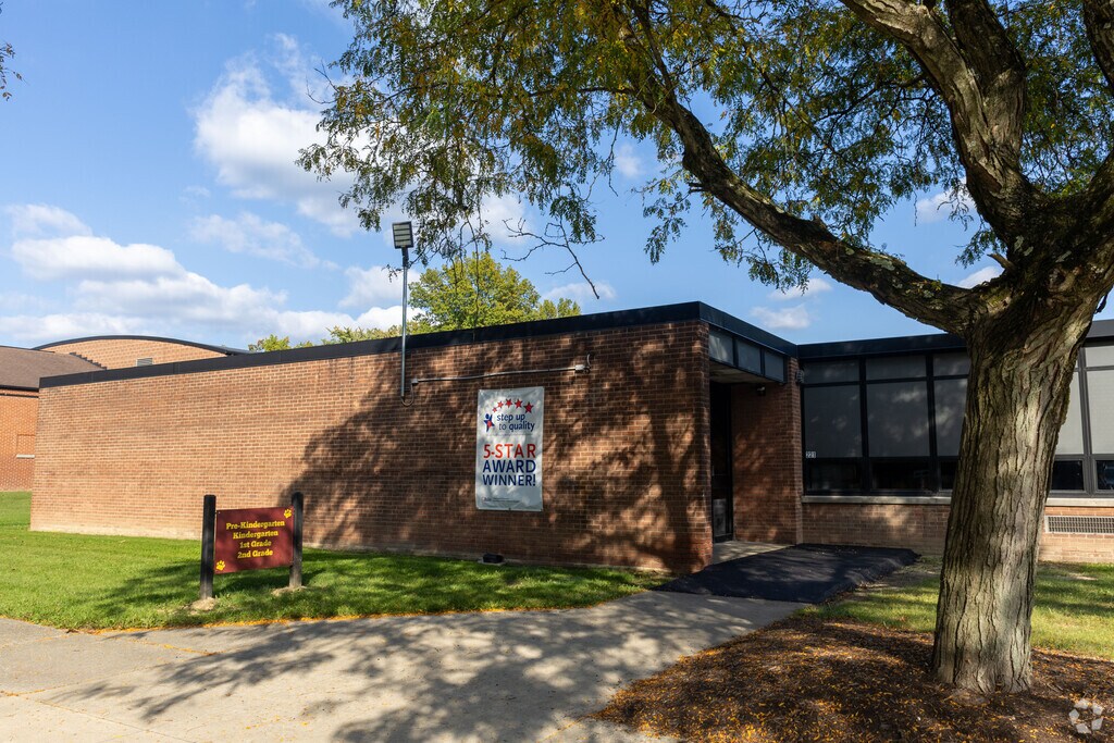 E J Blott Elementary School provides education in the neighborhood of 
Trumbull County