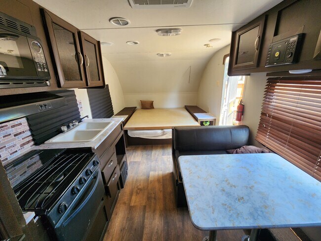 265 Hummingbird Way unit C, Martindale, TX 78655 - photo 3