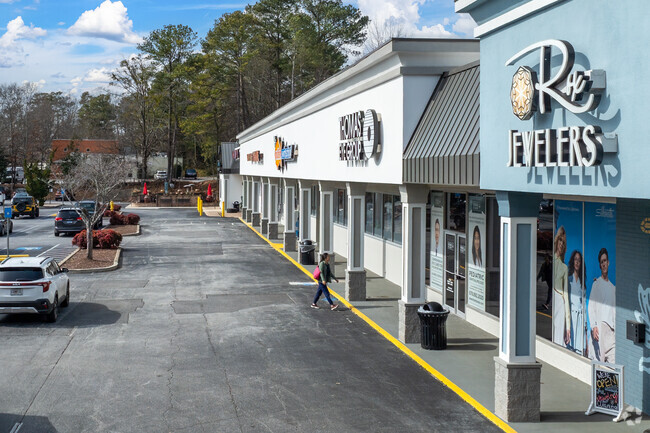 Briarcliff Woods offers a variety of shopping and dining conveniently nearby.