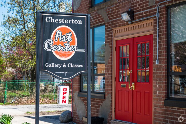 Chesterton Art Center offers a gallery and classes.