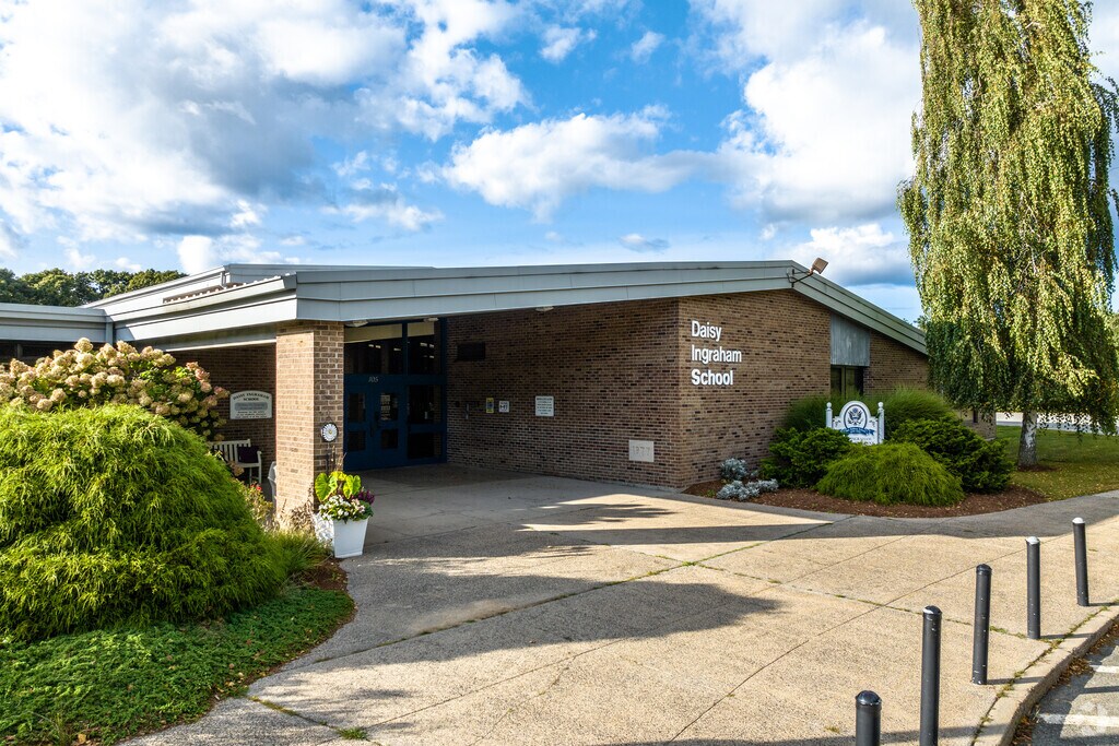 Daisy Ingraham Elementary serves students grades K through 5.