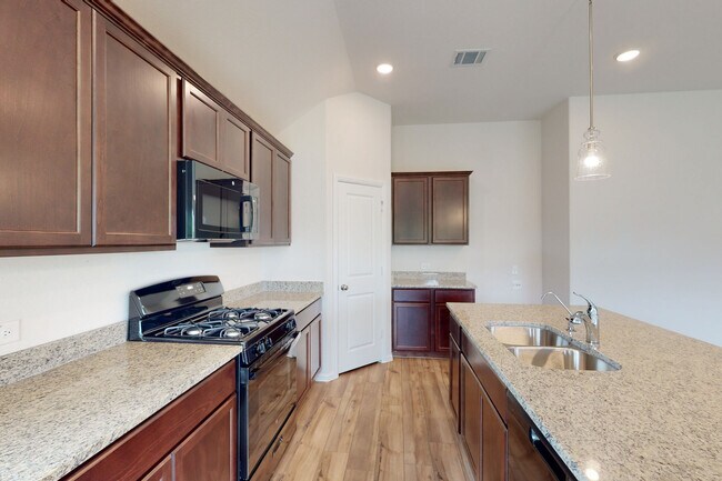 133 Hudson Ln unit 36461141, Justin, TX 76247 - photo 6