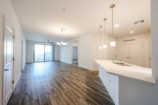 2511 W Queen Creek Rd, Chandler, AZ 85248