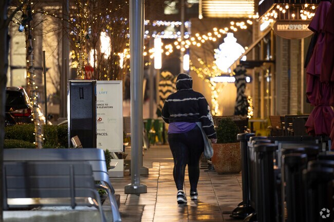 People who live in Greenway Heights can easily get to Tysons Corner.