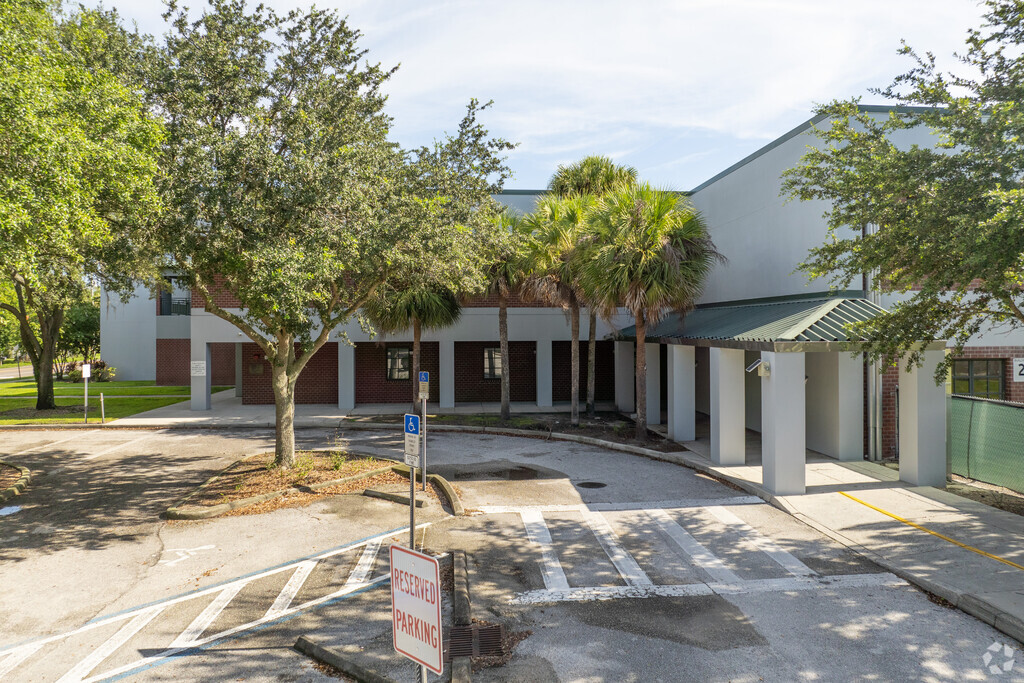 Twin Lakes Elementary empowers a community of learners and leaders.