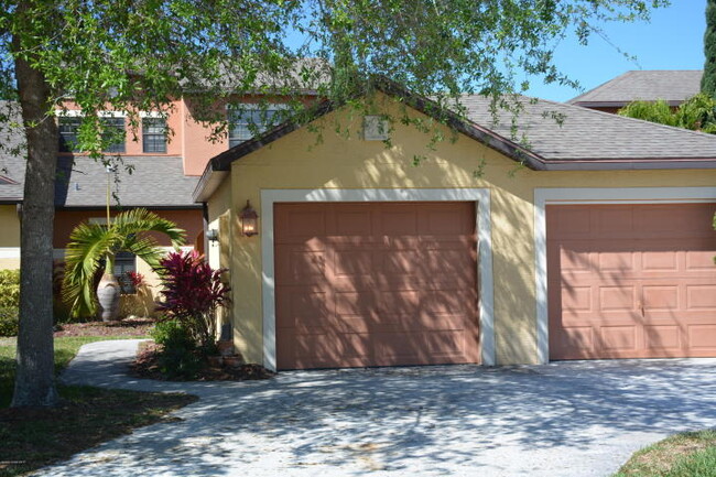 Single Car Garage / with 2 car space in front