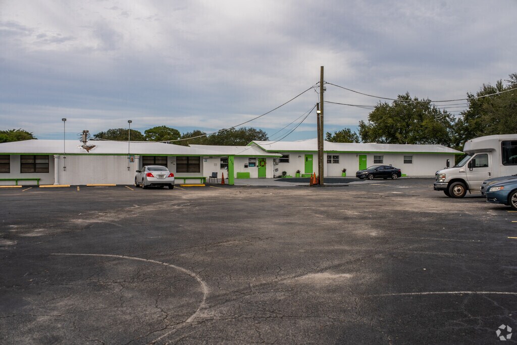 Jeremiah Academy provides education in the neighborhood of 
Scott Lake.