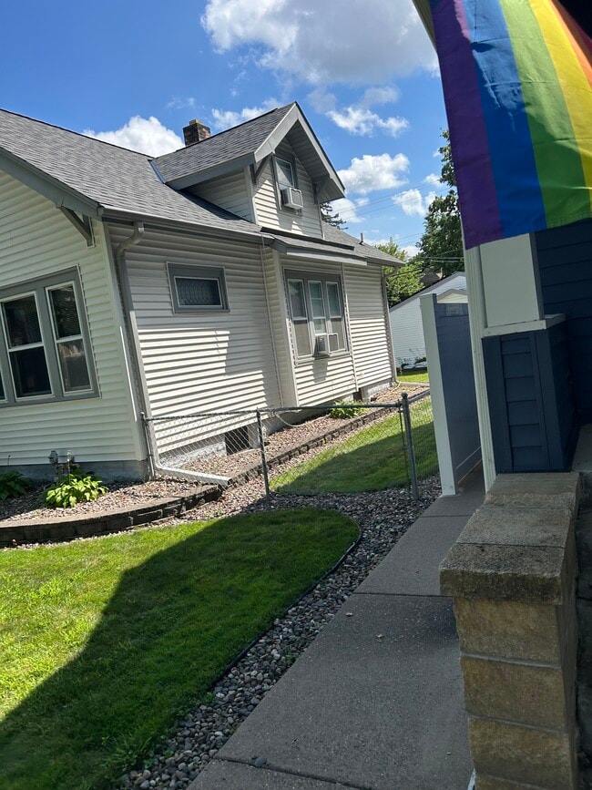 Side Entrance from front walkway