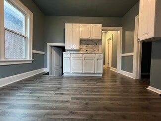 2446 S 6th St Unit Lower Unit, Milwaukee, WI 53215
