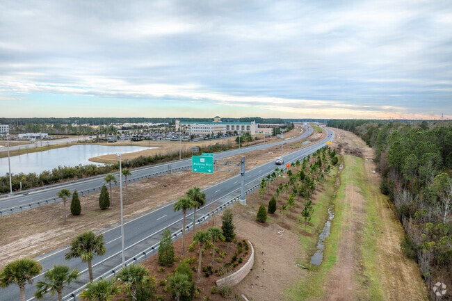 The first segment of the First Coast Expressway from Interstate I-10 to Blanding Boulevard in Middleburg has been completed.
