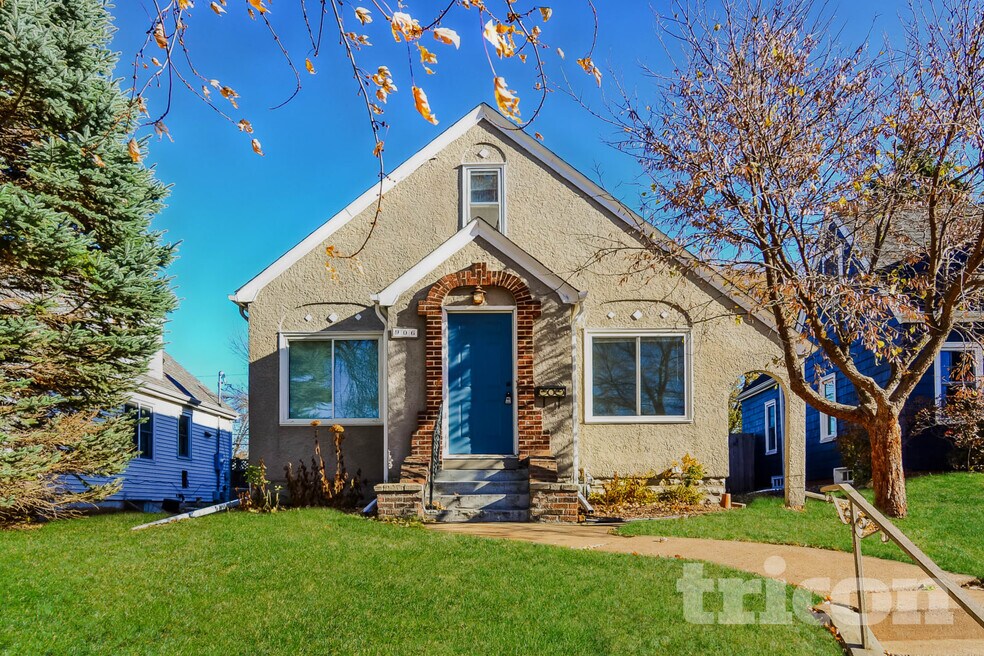 906 Cherokee Ave, Saint Paul, MN 55118 - photo 1