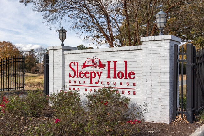 The Sleepy Hole Golf Course is a championship course with waterfront views.
