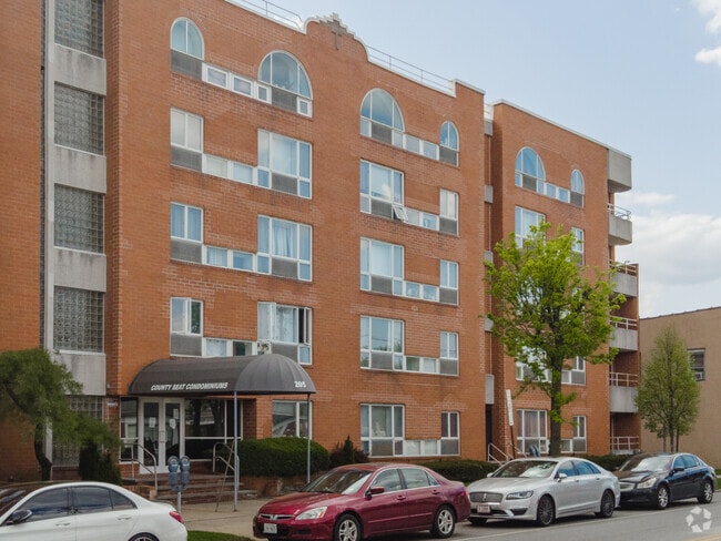 County Seat Condominiums is a community of beautiful condos located inMineola