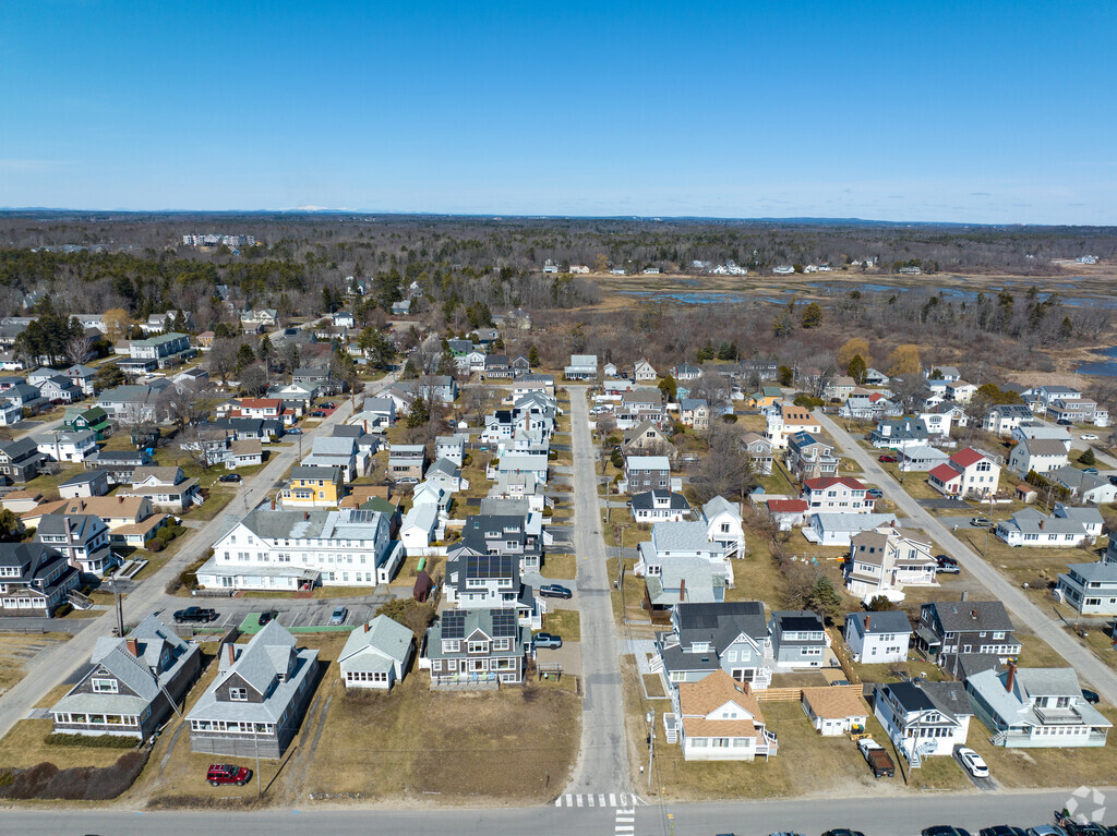 About Higgins Beach | Schools, Demographics, Things to Do - Homes.com