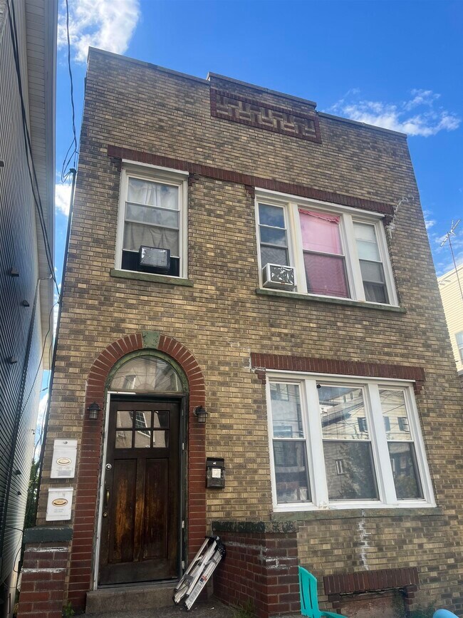579 Liberty Ave, Jersey City, NJ 07307