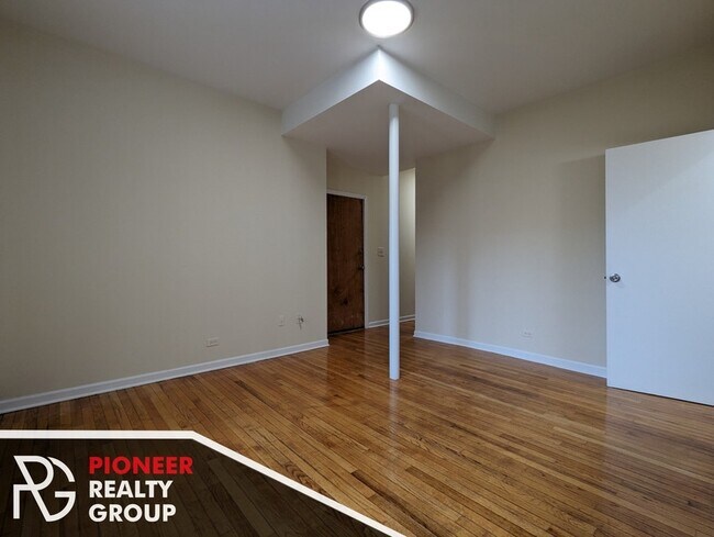 633 W Barry Ave unit 2, Chicago, IL 60657 - photo 3