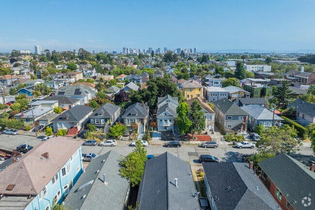 Gaskill residents are close enough to the city of Oakland to enjoy it's proximity.