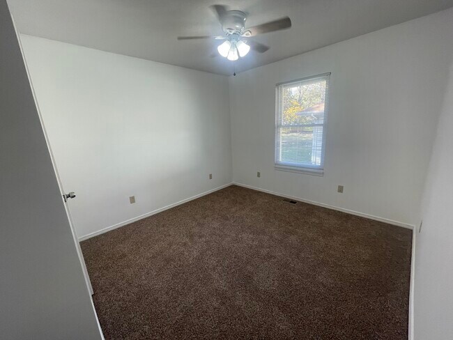 317 S Market St, Nixa, MO 65714 - photo 6