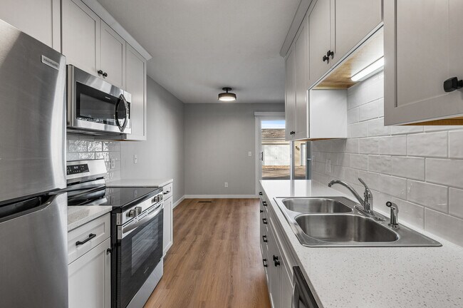 1551 Namekagon St unit 4, Hudson, WI 54016 - photo 5