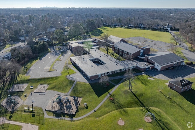 Quaker Ridge School at 125 Weaver Street in Scarsdale, NY.