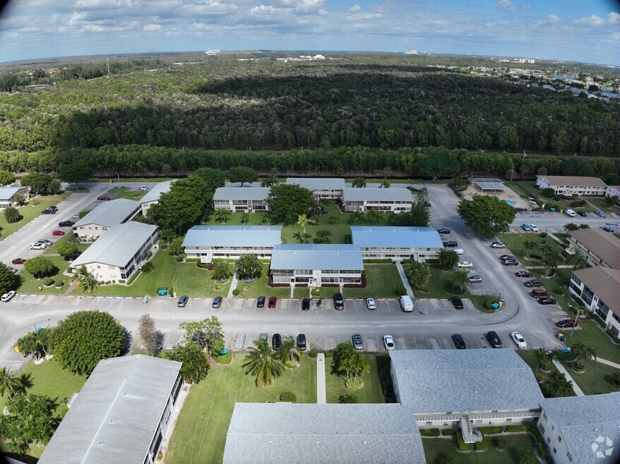 148 Cambridge G, West Palm Beach, FL 33417 - photo 2