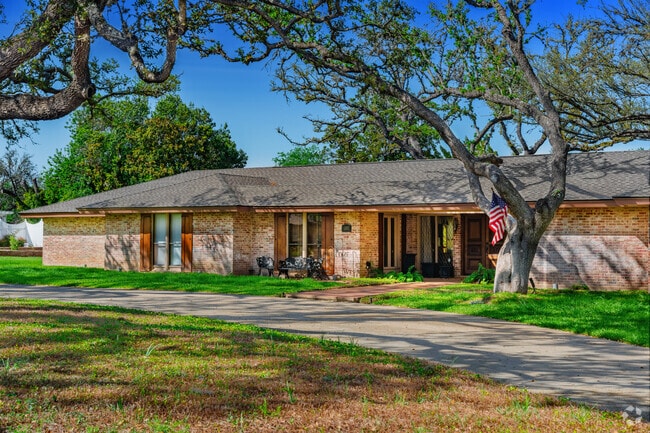Most homes in Hondo, TX have curved driveways that have off-street parking.