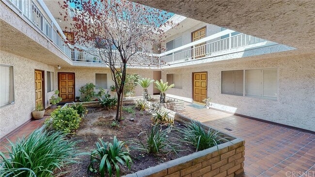 12157 Moorpark St unit 202, Studio City, CA 91604 - photo 5