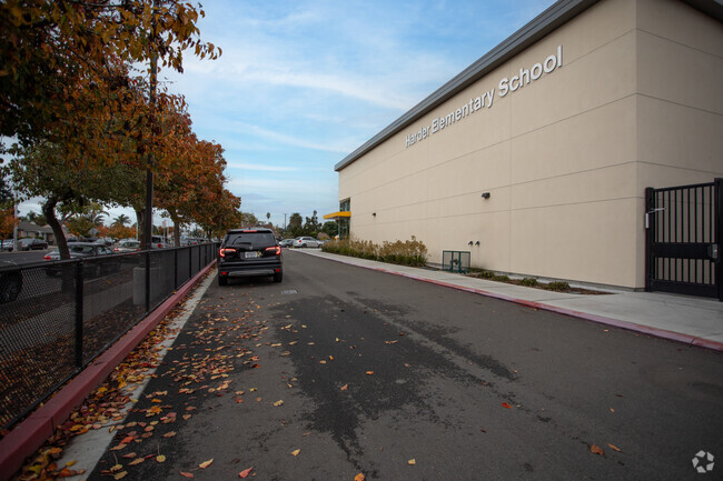 The student to teacher ratio at Harder Elementary School is 24:1.